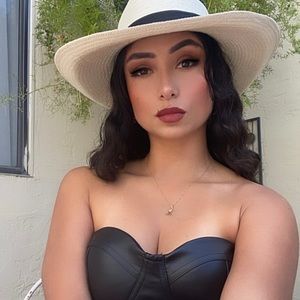 Meet your Posher, Elena